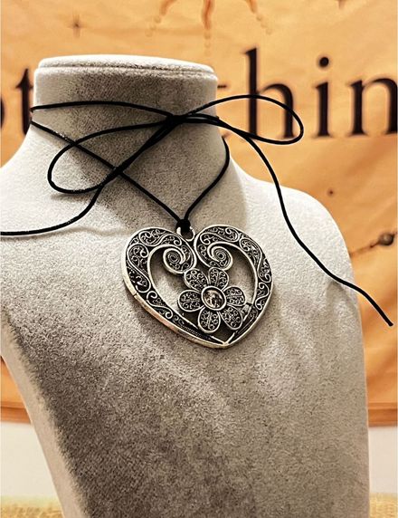 Çiçekli Kalp Choker Kolye