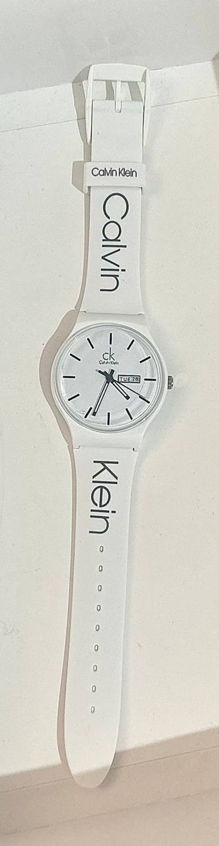 CALVİN KLEİN PREMİUM SLİKON KORDON SAAT
