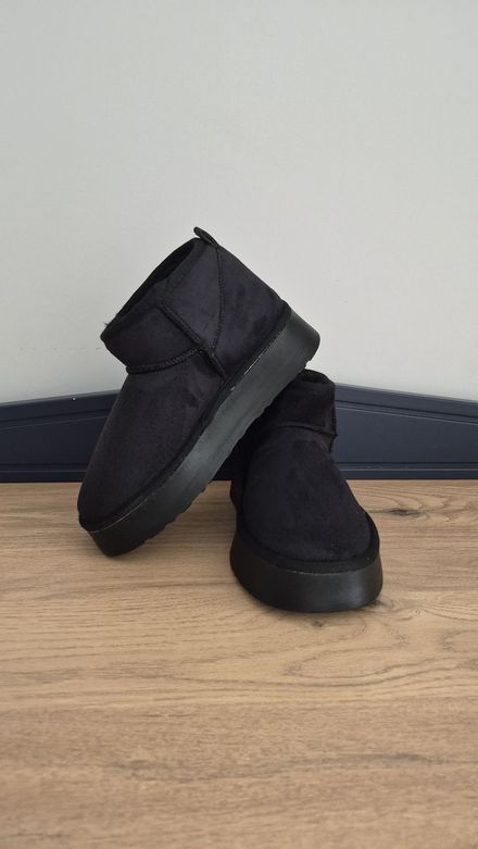 UGG BOT
