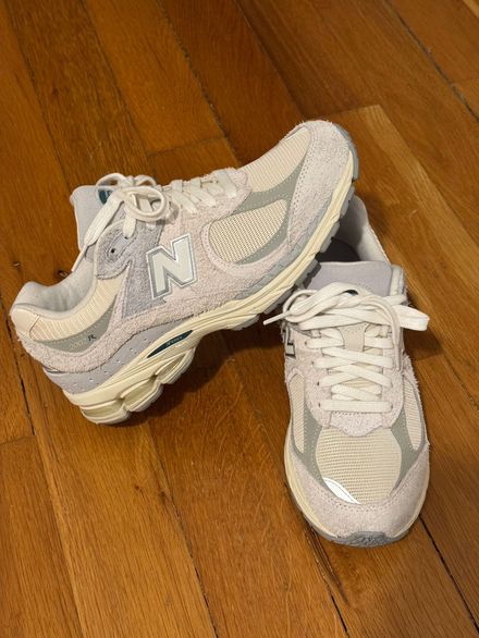 New Balance 2002R Sneakers