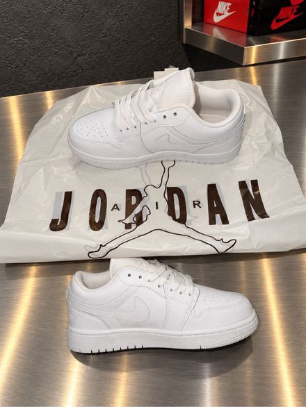 Nike Air Jordan 1 Low Triple White