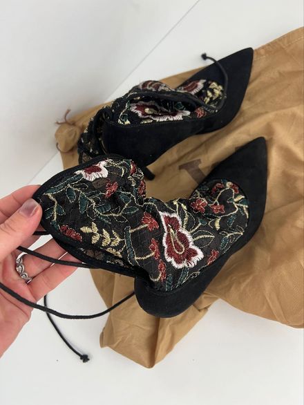 Çiçek Desenli Stiletto