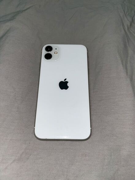 Apple iPhone 11 Beyaz