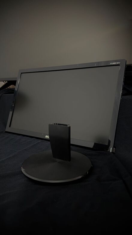Acer 18.5” LCD Monitör (Sorunsuz)