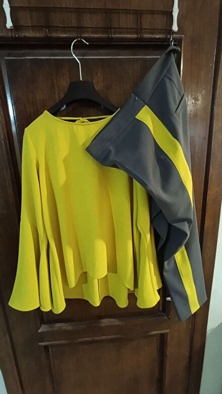 Sarı Bluz ve Pantolon Takım