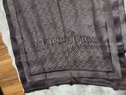 Burberry Desenli şal