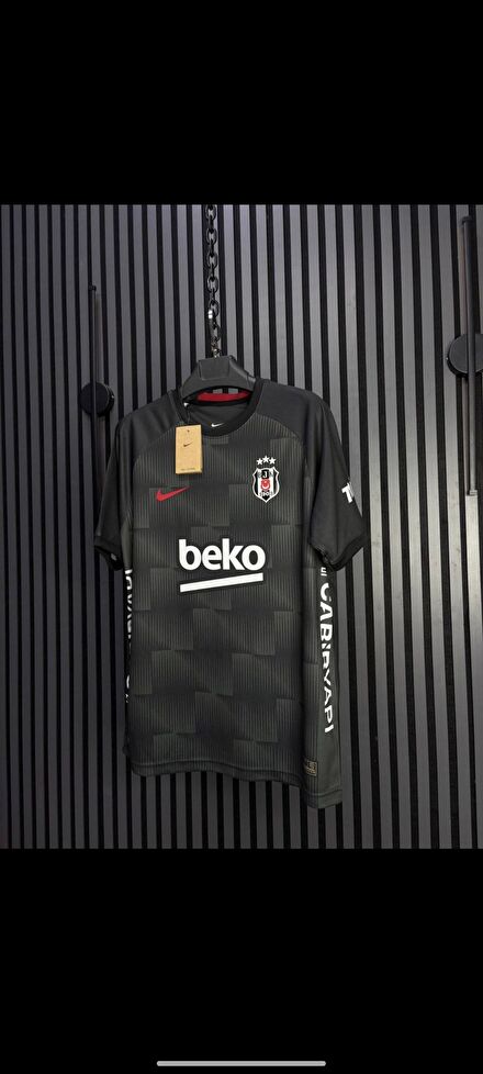Beşiktaş Yeni Sezon Siyah Forma