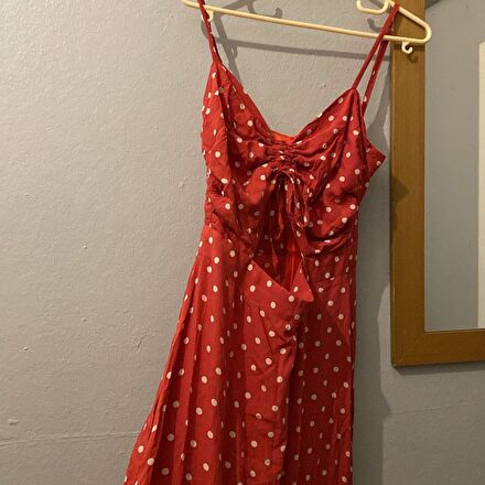 Kırmızı Puantiyeli Elbise