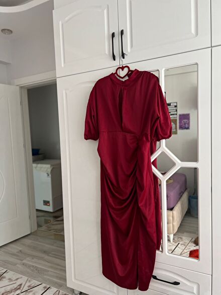 Bordo Saten Büzgülü Elbise