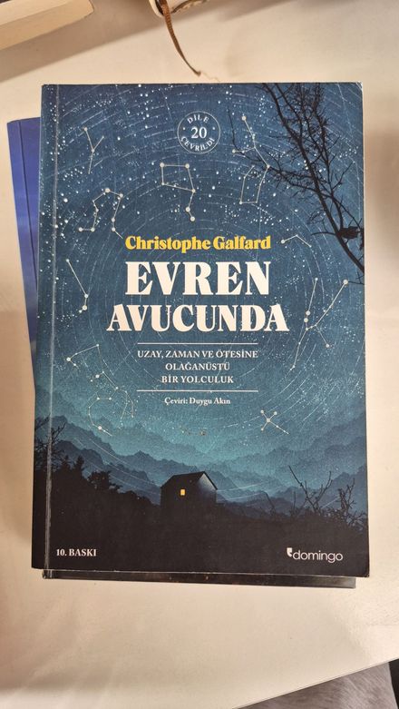Evren Avucunda Kitabı