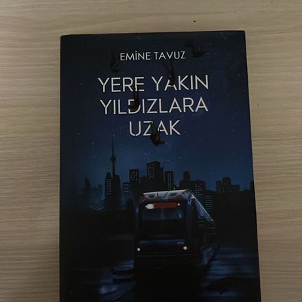 Yere Yakın Yıldızlara Uzak Kitabı
