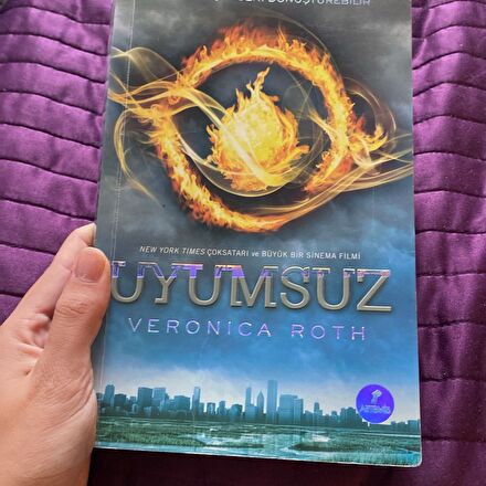 Uyumsuz Kitabı