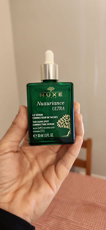 Nuxe leke serumu
