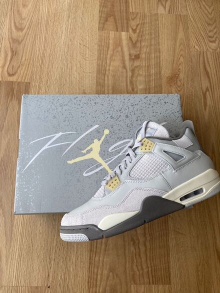 Air Jordan 4 Retro SE Photon Dust
