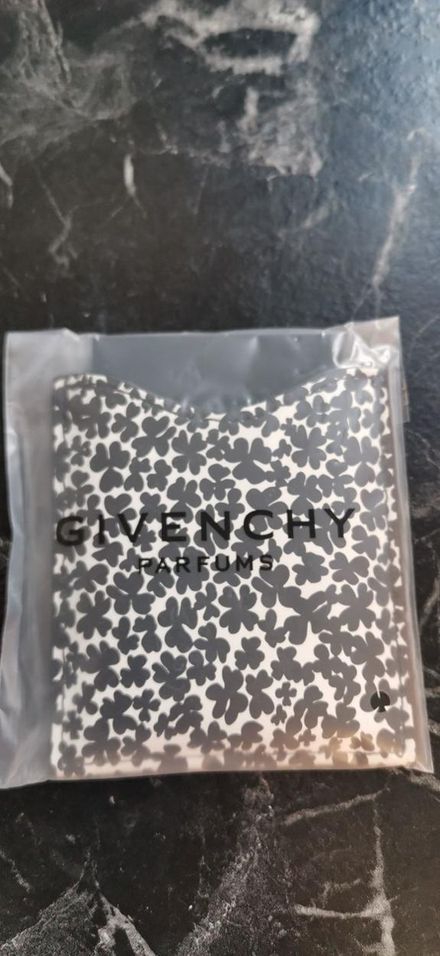 givenchy çanta aynası