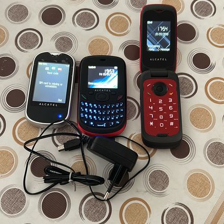 Üç Adet Alcatel Telefon Kayıtlı Değil