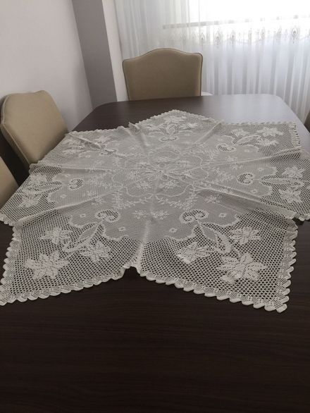 Dantel masa örtüsü