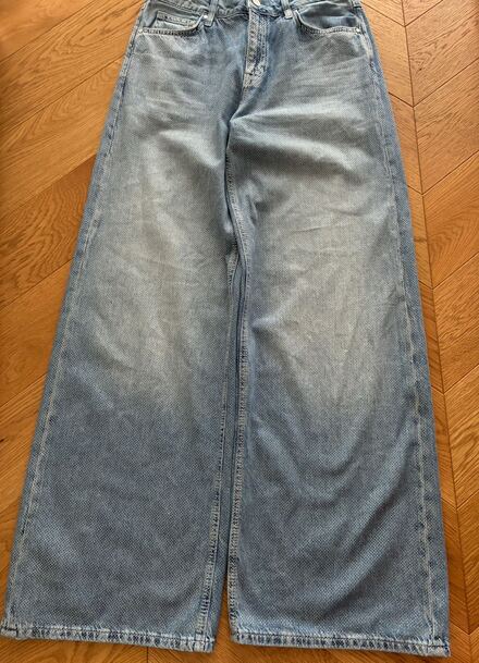 GUESS WIDE RELAXED JEAN