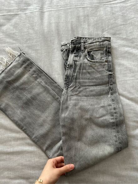 Gri Yırtık Paça Jeans Pantolon