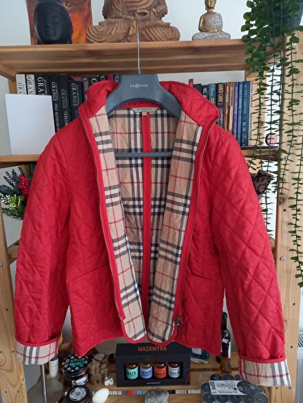 Burberry Kırmızı Kapitone Ceket
