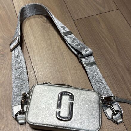 MarcJacobs Gümüş Çapraz Askılı Çanta