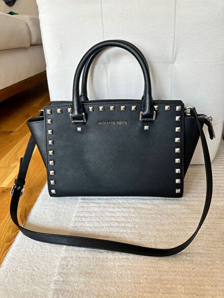 Michael Kors Siyah zımbalı Çanta