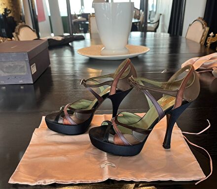Prada topuklu ayakkabı