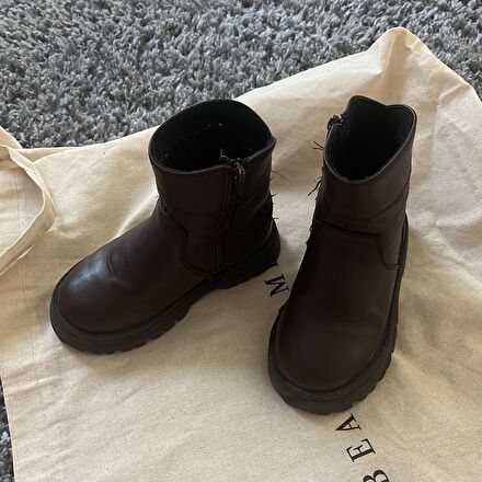 Zara 23 numara bebek Fermuarlı Bot