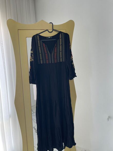 Siyah Nakışlı Maxi Elbise