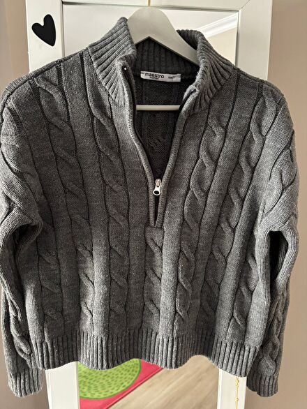 Zara model Gri crop kazak