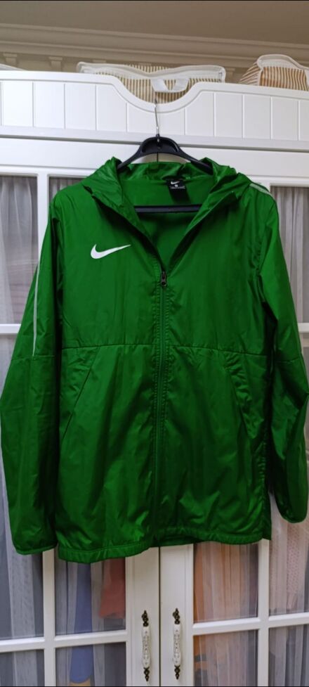 Orjinal Nike yağmurluk S beden