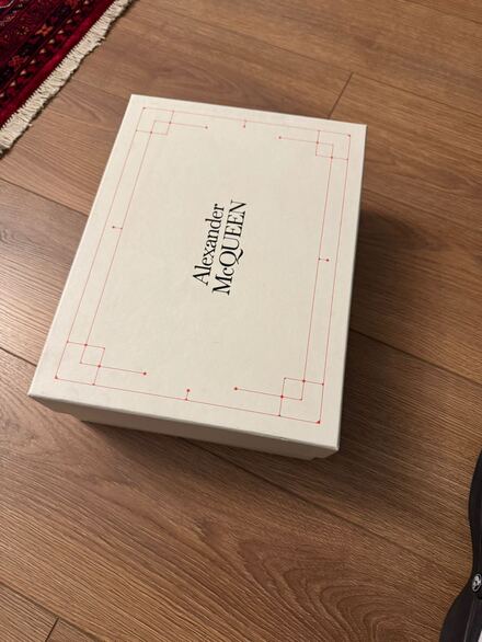 Alexander mcqueen ayakkabı kutusu
