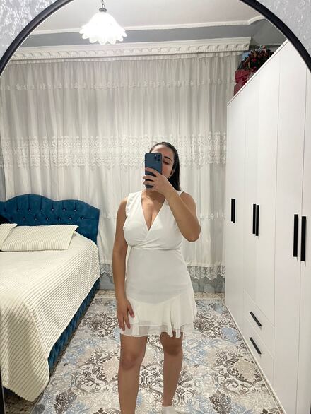 Beyaz V Yakalı Mini Şeffaf Elbise