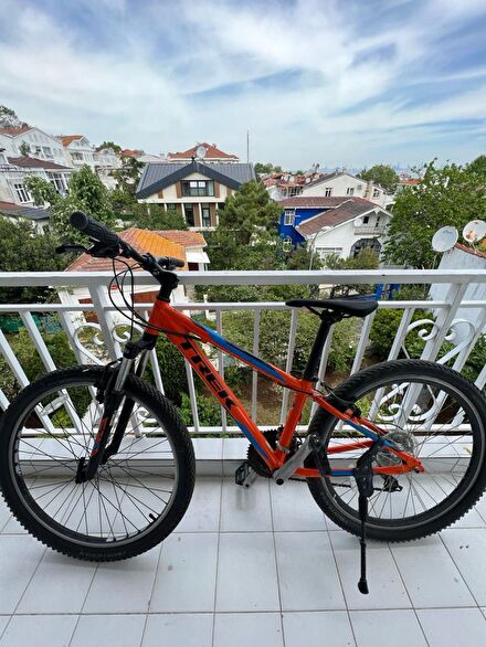 Trek turuncu mavi