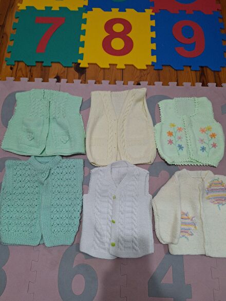 El Örgüsü Bebek Yelekleri