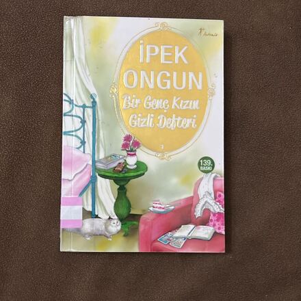 İpek Ongun Genç Kız Gizli Defteri