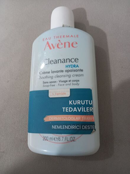 Nemlendirici yüz temizleyici