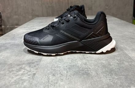 Adidas snakers