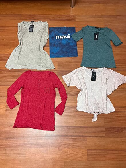 MAVİ JEANS ETİKETLİ TİŞÖRT