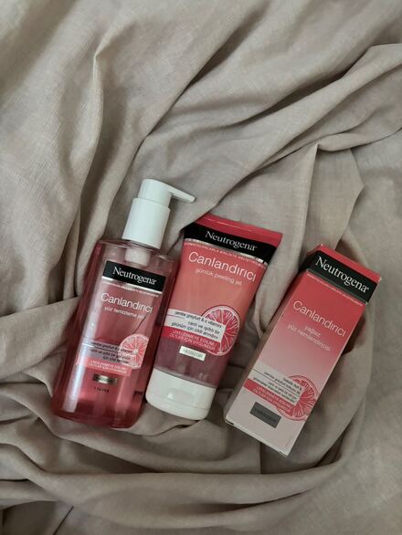 Neutrogena Canlandırıcı Cilt Bakım Seti