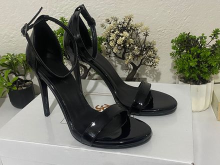Siyah İnce Topuk Sandalet Kutulu
