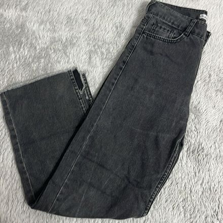 Siyah Yırtık Detaylı Jean Pantolon