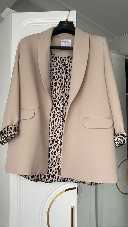 Perry Bej Ceket Leopar Detaylı