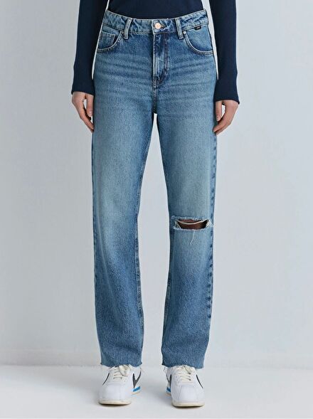 Yırtık Detaylı Mavi Straight Fit Jean