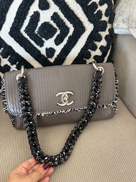 Chanel Vizon Omuz Çantası