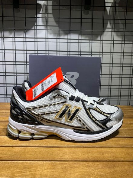 New Balance 1906 Metalic Gold