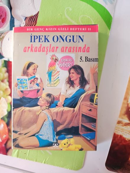 İpek Ongun Arkadaşlar Arasında