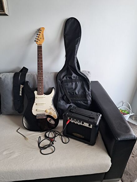 Siyah Elektro Gitar Seti ve Amfisi
