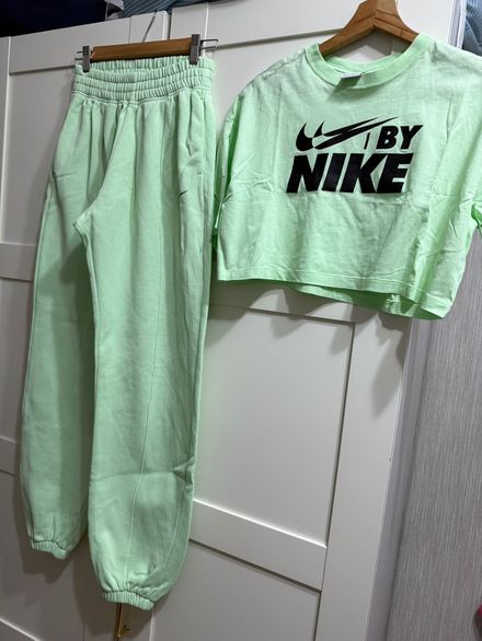 Nike Crop Tişört ve Eşofman Altı Takımı