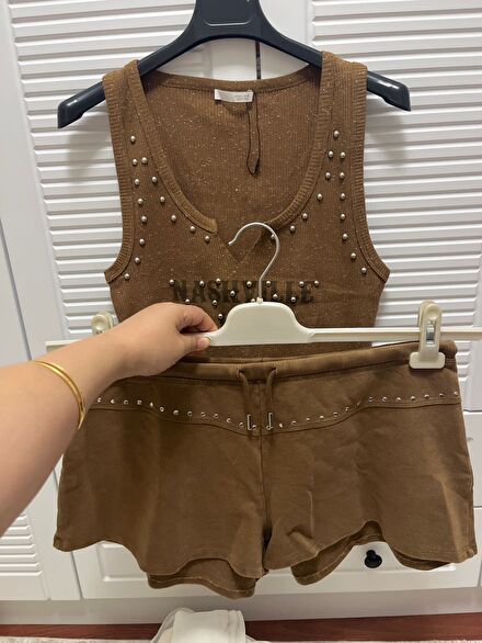 Kahverengi Gabardin Detaylı Şortlu Takım